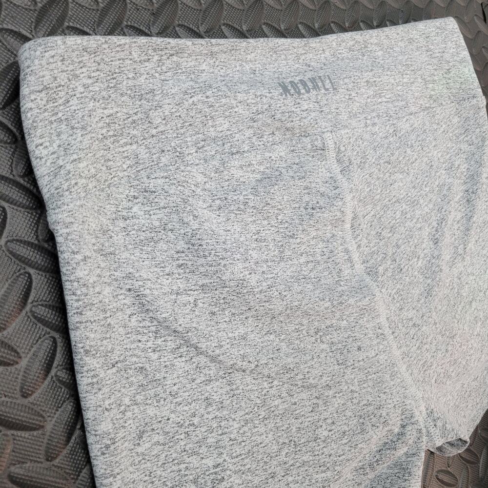 Nobull Heather Gray Seamless Training Shorts 2” Inseam Medium